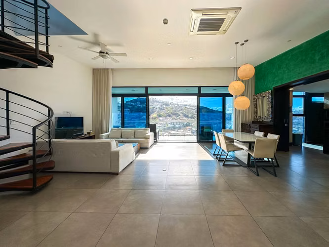 VENTA DE PENTHOUSE EN 203 GUACHIPELIN CON TERRAZA PRIVADA