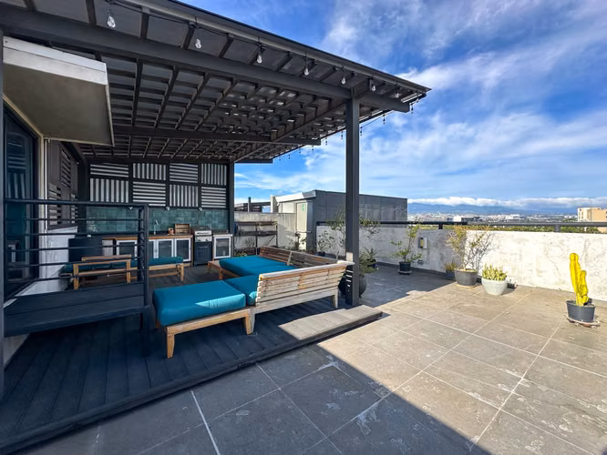 VENTA DE PENTHOUSE EN 203 GUACHIPELIN CON TERRAZA PRIVADA