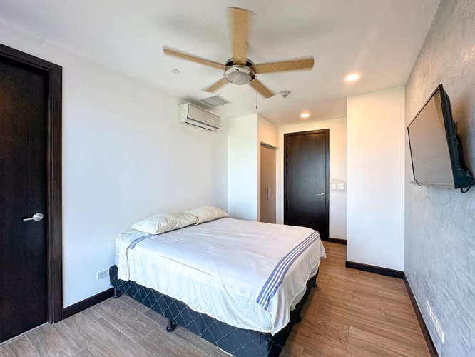 VENTA DE PENTHOUSE EN 203 GUACHIPELIN CON TERRAZA PRIVADA