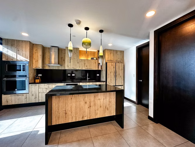 VENTA DE PENTHOUSE EN 203 GUACHIPELIN CON TERRAZA PRIVADA