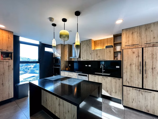 VENTA DE PENTHOUSE EN 203 GUACHIPELIN CON TERRAZA PRIVADA