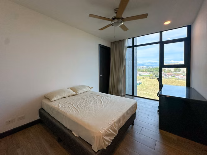 VENTA DE PENTHOUSE EN 203 GUACHIPELIN CON TERRAZA PRIVADA