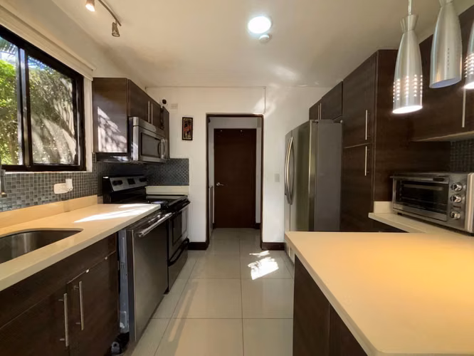 VENTA DE CASA ESQUINERA EN CONDOMINIO PARQUES DEL SOL - SANTA ANA