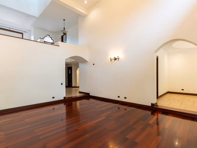 VENTA DE CASA EN CONDOMINIO HACIENDA LINDORA - SANTA ANA