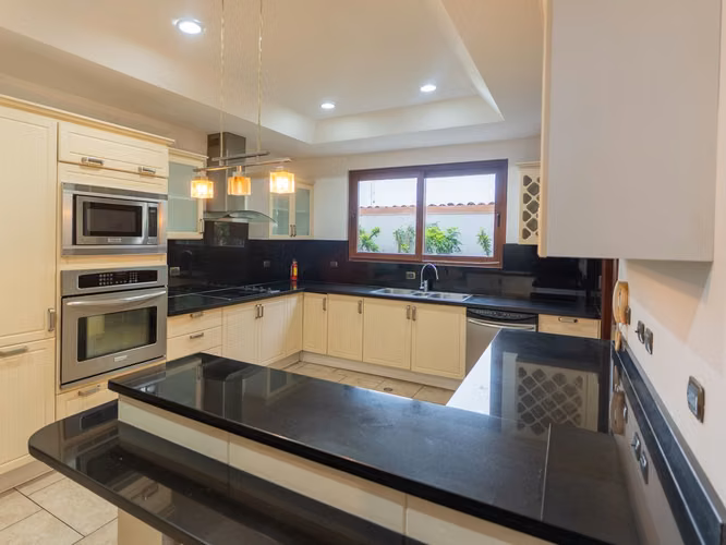 VENTA DE CASA EN CONDOMINIO HACIENDA LINDORA - SANTA ANA - Imagen 2