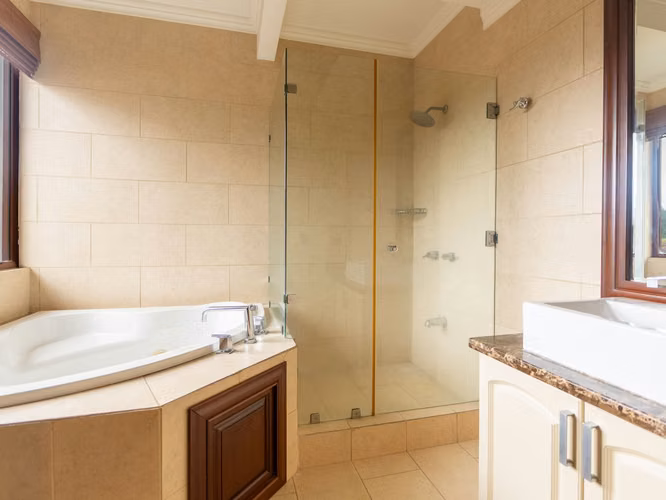 VENTA DE CASA EN CONDOMINIO HACIENDA LINDORA - SANTA ANA - Imagen 17