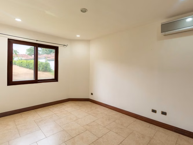 VENTA DE CASA EN CONDOMINIO HACIENDA LINDORA - SANTA ANA - Imagen 12