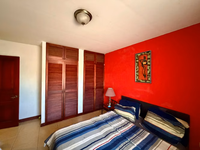 VENTA DE CASA INDEPENDIENTE - EN RESIDENCIAL - CURRIDABAT