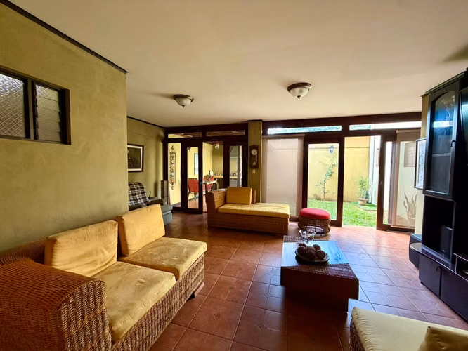 VENTA DE CASA INDEPENDIENTE - EN RESIDENCIAL - CURRIDABAT