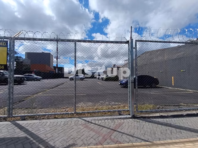 Venta de parqueo en San José, propiedad para inversión.