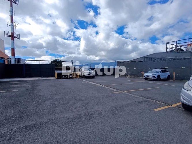 Venta de parqueo en San José, propiedad para inversión.