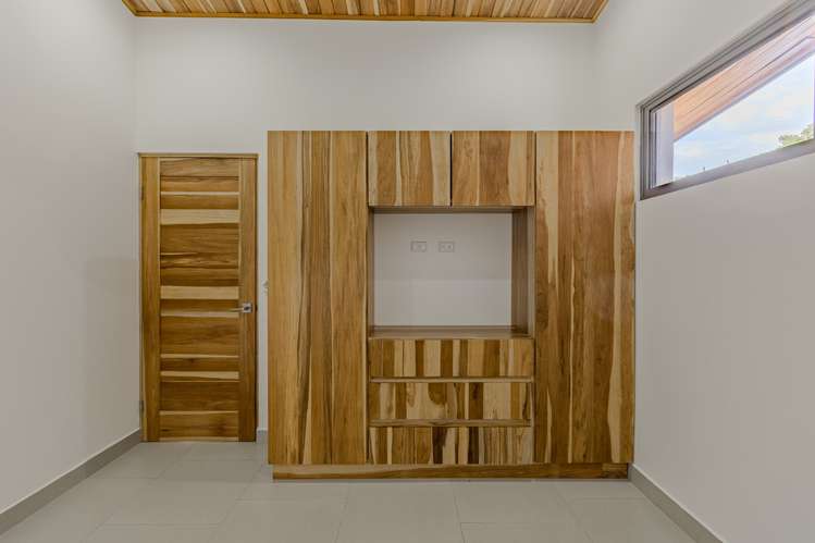 Casa Moderna con Piscina Privada - Imagen 11