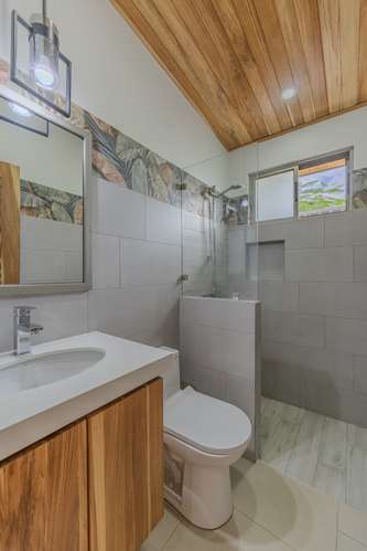 Casa Moderna con Piscina Privada - Imagen 12