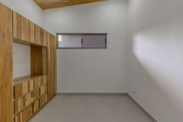 Casa Moderna con Piscina Privada - Imagen 10