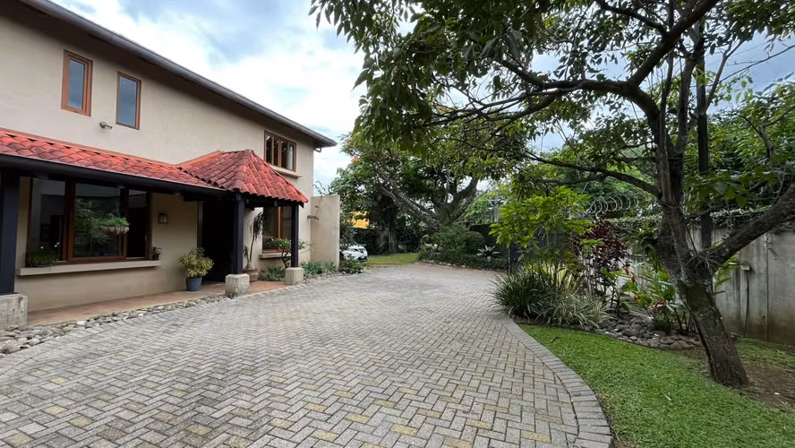 Se vende casa independiente en Santa Ana – Amplio terreno y piscina - Imagen 15
