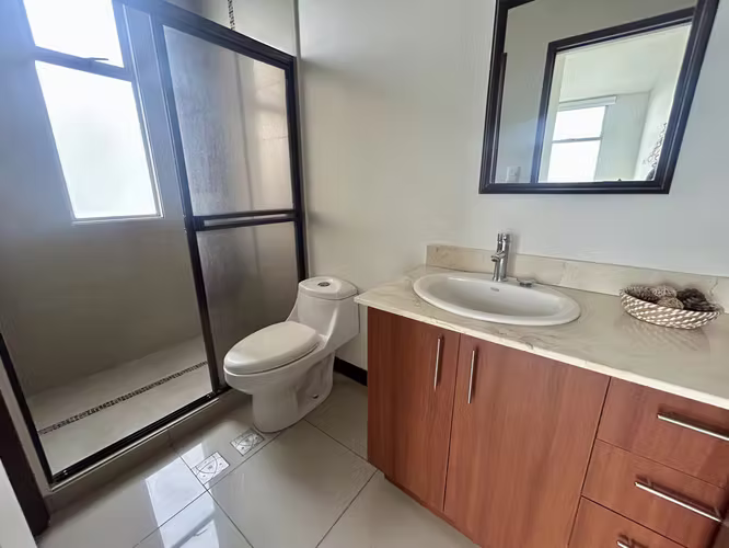 Apartamento en Venta de 3 habitaciones en Condominio Torres San Marino – Ulloa de Heredia.