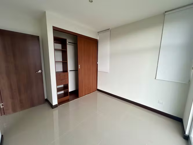 Apartamento en Venta de 3 habitaciones en Condominio Torres San Marino – Ulloa de Heredia.