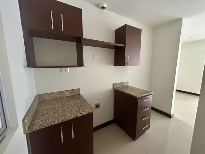 Apartamento en Venta de 3 habitaciones en Condominio Torres San Marino – Ulloa de Heredia.