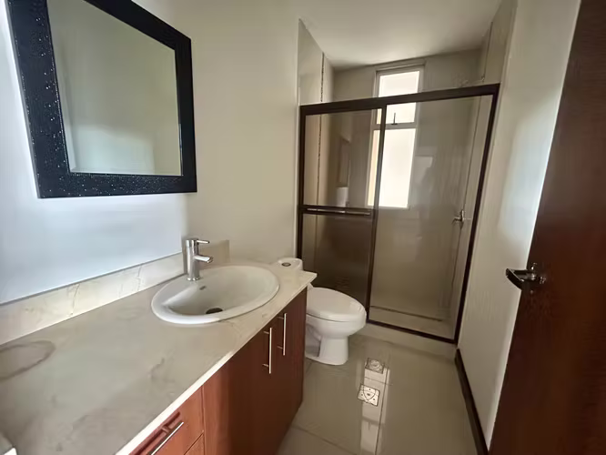 Apartamento en Venta de 3 habitaciones en Condominio Torres San Marino – Ulloa de Heredia.
