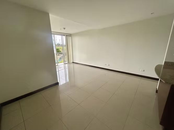 Apartamento en Venta de 3 habitaciones en Condominio Torres San Marino – Ulloa de Heredia.