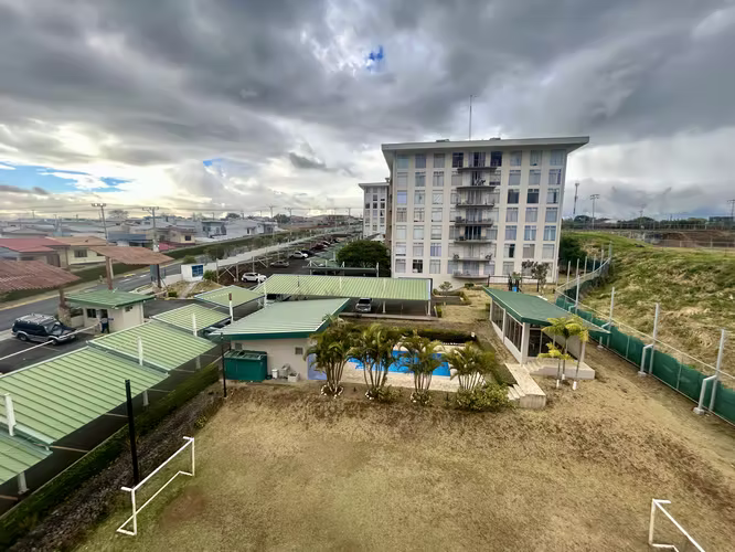 Apartamento en Venta de 3 habitaciones en Condominio Torres San Marino – Ulloa de Heredia.