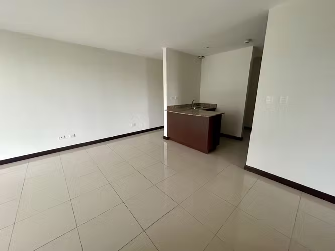 Apartamento en Venta de 3 habitaciones en Condominio Torres San Marino – Ulloa de Heredia.