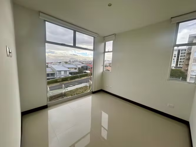Apartamento en Venta de 3 habitaciones en Condominio Torres San Marino – Ulloa de Heredia.