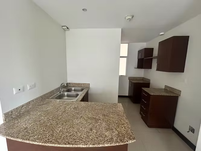 Apartamento en Venta de 3 habitaciones en Condominio Torres San Marino – Ulloa de Heredia.