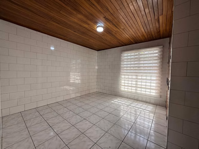 EN VENTA - AMPLIA CASA ESQUINERA   –  RESIDENCIAL  TROPICANA SUR - ALAJUELA CENTRO