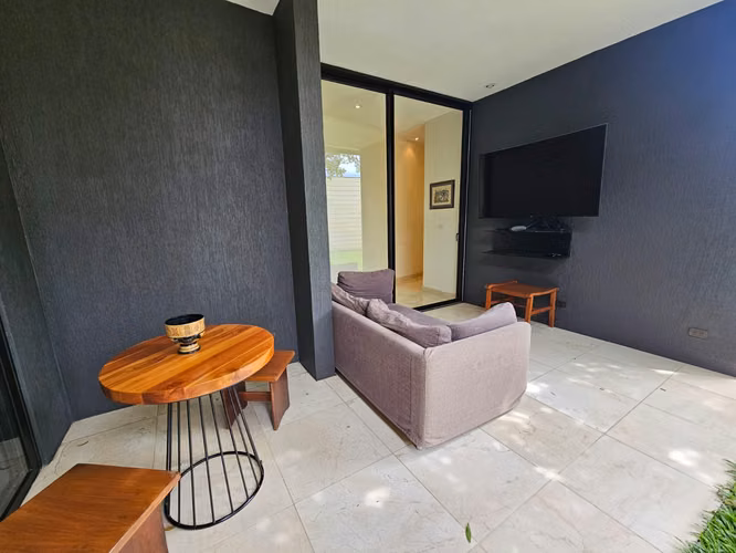 VENTA DE CASA CONTEMPORÁNEA DE 1 PLANTA EN LINDORA, SANTA ANA* - Imagen 13