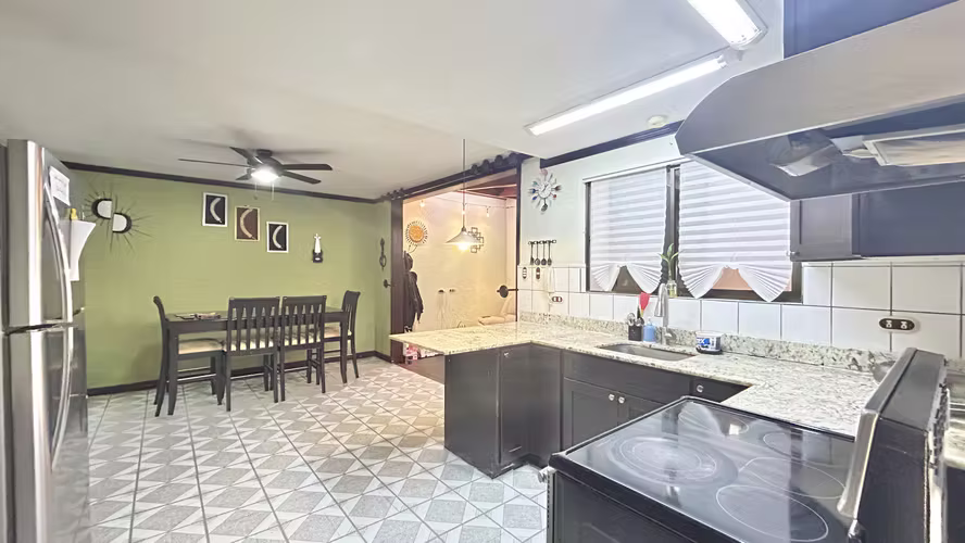 Casa en Venta en Condominio. Excelente ubicacion en Guachipelín de Escazú