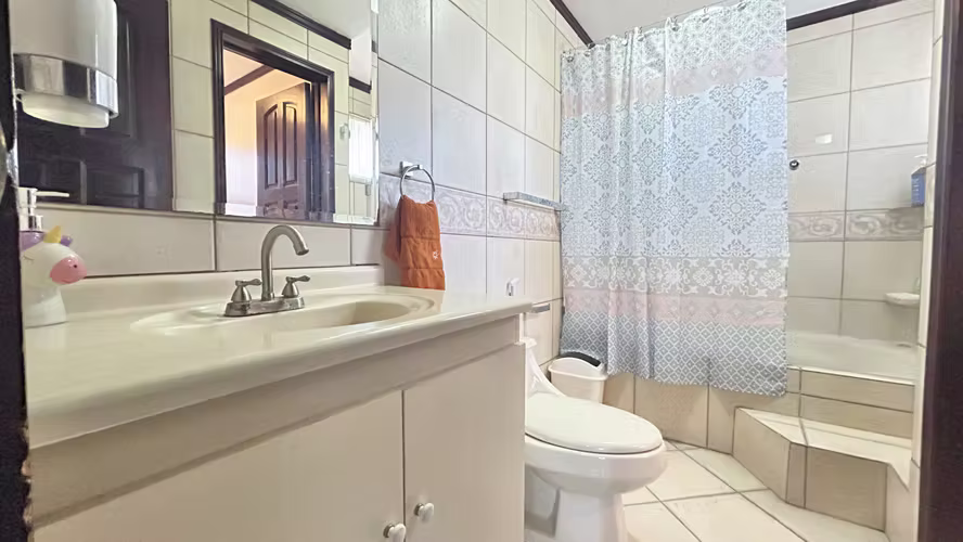 Casa en Venta en Condominio. Excelente ubicacion en Guachipelín de Escazú