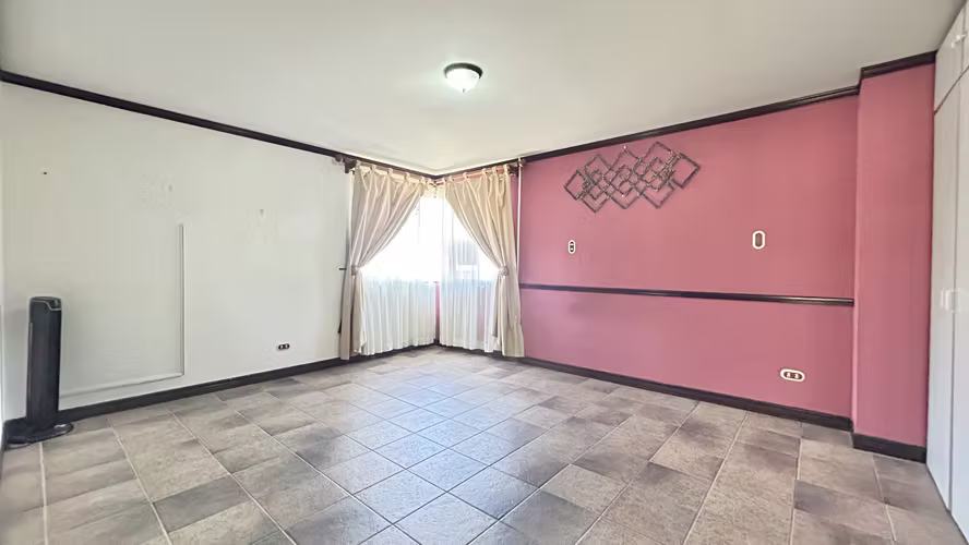 Casa en Venta en Condominio. Excelente ubicacion en Guachipelín de Escazú