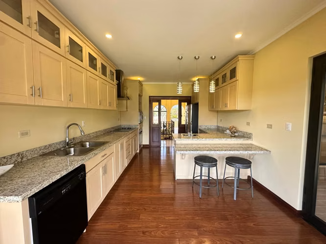ALQUILER DE TOWNHOUSE, AMUBELADO, CARIARI DE HEREDIA, 340 m2 - Imagen 3