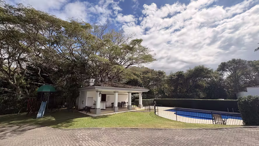 VENTA Casa Lindora (GANGA) 4 HAB. + Línea Blanca