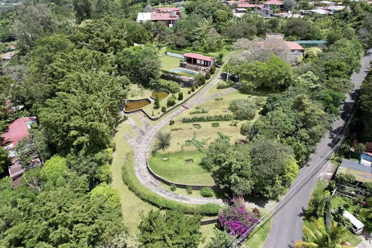 Exclusiva Quinta con vista panorámica  en Santa Bárbara de Heredia (FAU)