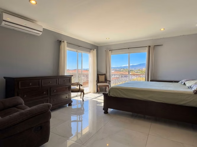 EXCLUSIVA CASA EN VENTA | CONDOMINIO LA JOLLA, BELÉN