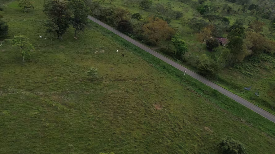 Finca en Katira con frente a carretera nacional – Gran inversión