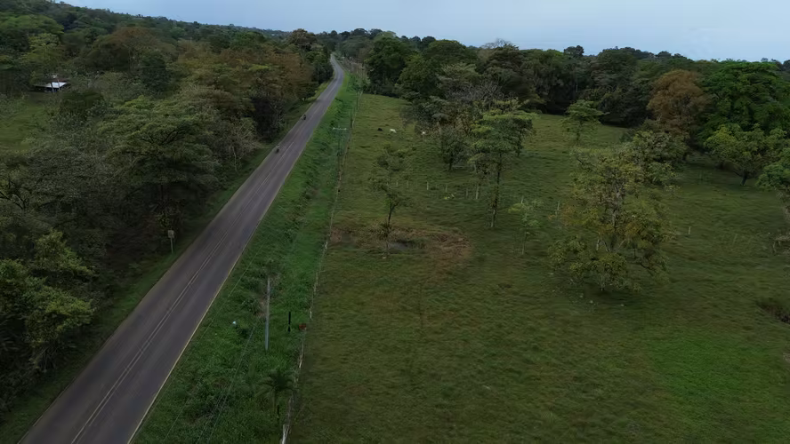 Finca en Katira con frente a carretera nacional – Gran inversión