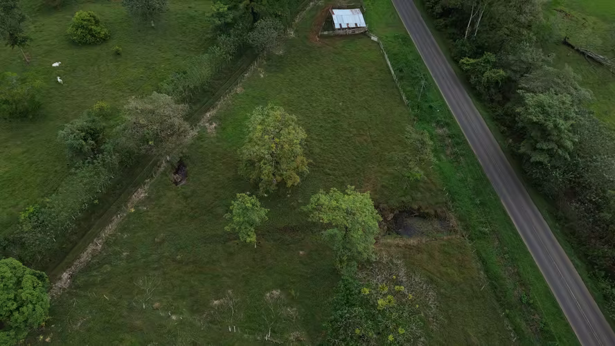 Finca en Katira con frente a carretera nacional – Gran inversión