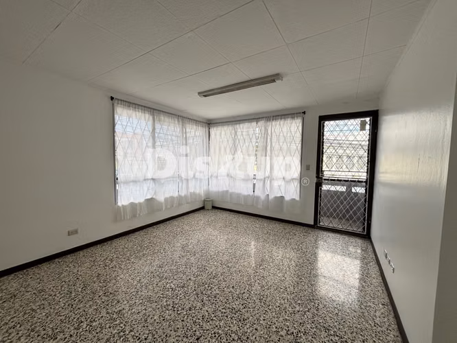 Alquiler de céntrica oficina en Barrio La Granja, San Pedro