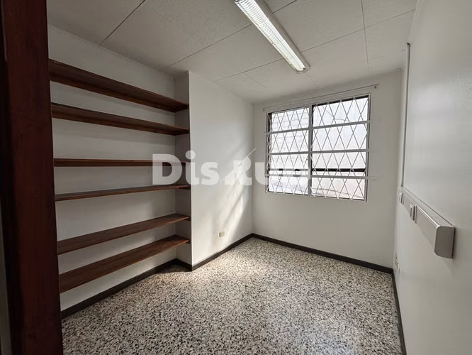 Alquiler de céntrica oficina en Barrio La Granja, San Pedro