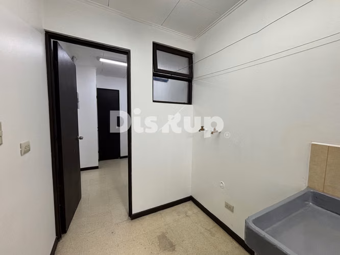 Alquiler de céntrica oficina en Barrio La Granja, San Pedro