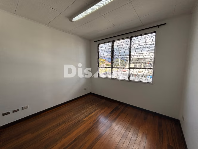 Alquiler de céntrica oficina en Barrio La Granja, San Pedro