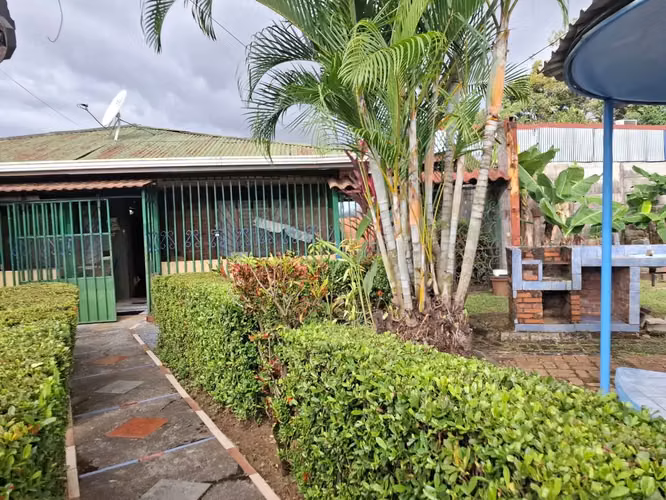 Casa en Herradura con gran lote y potencial de inversión - Imagen 3