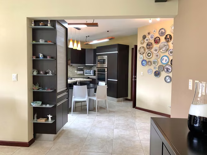 VENTA DE CASA DE UNA PLANTA, EN CONDOMINIO, SANTA ANA, PIEDADES - Imagen 4