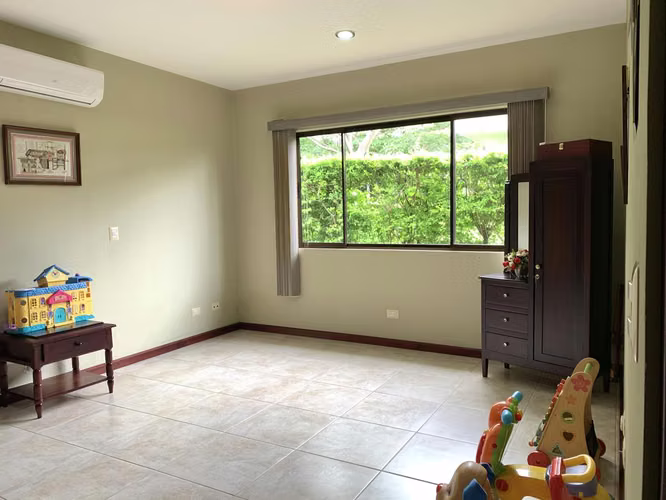 VENTA DE CASA DE UNA PLANTA, EN CONDOMINIO, SANTA ANA, PIEDADES - Imagen 14