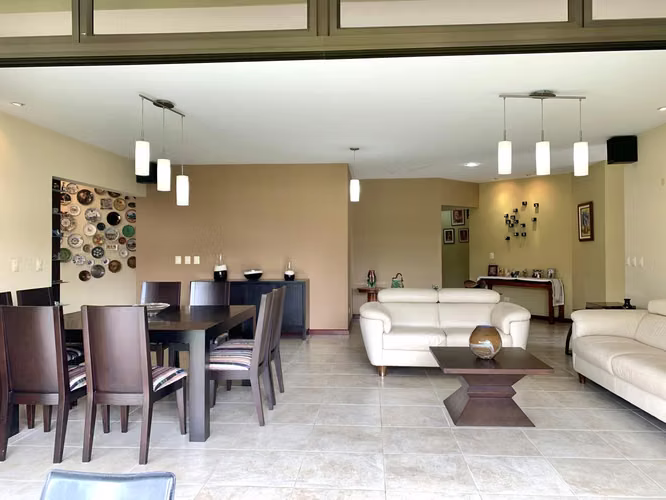 VENTA DE CASA DE UNA PLANTA, EN CONDOMINIO, SANTA ANA, PIEDADES - Imagen 3
