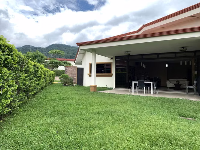 VENTA DE CASA DE UNA PLANTA, EN CONDOMINIO, SANTA ANA, PIEDADES - Imagen 7