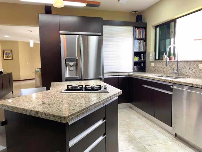 VENTA DE CASA DE UNA PLANTA, EN CONDOMINIO, SANTA ANA, PIEDADES - Imagen 5